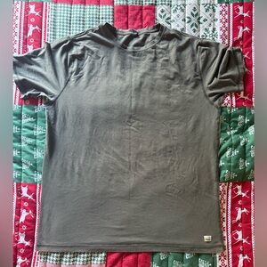 Vuori men’s tee shirt size XL
